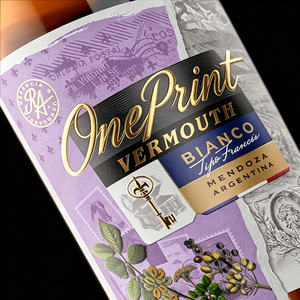Custom Wine Bottle Spot UV Textured Labels